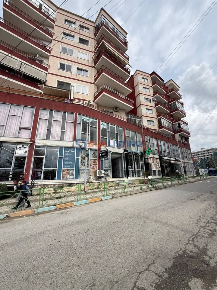 🏡 Vendesi in vendita 2+1+2

📍Paskuqan (vicino alla Scuola "Lidhja e Prizrenit")