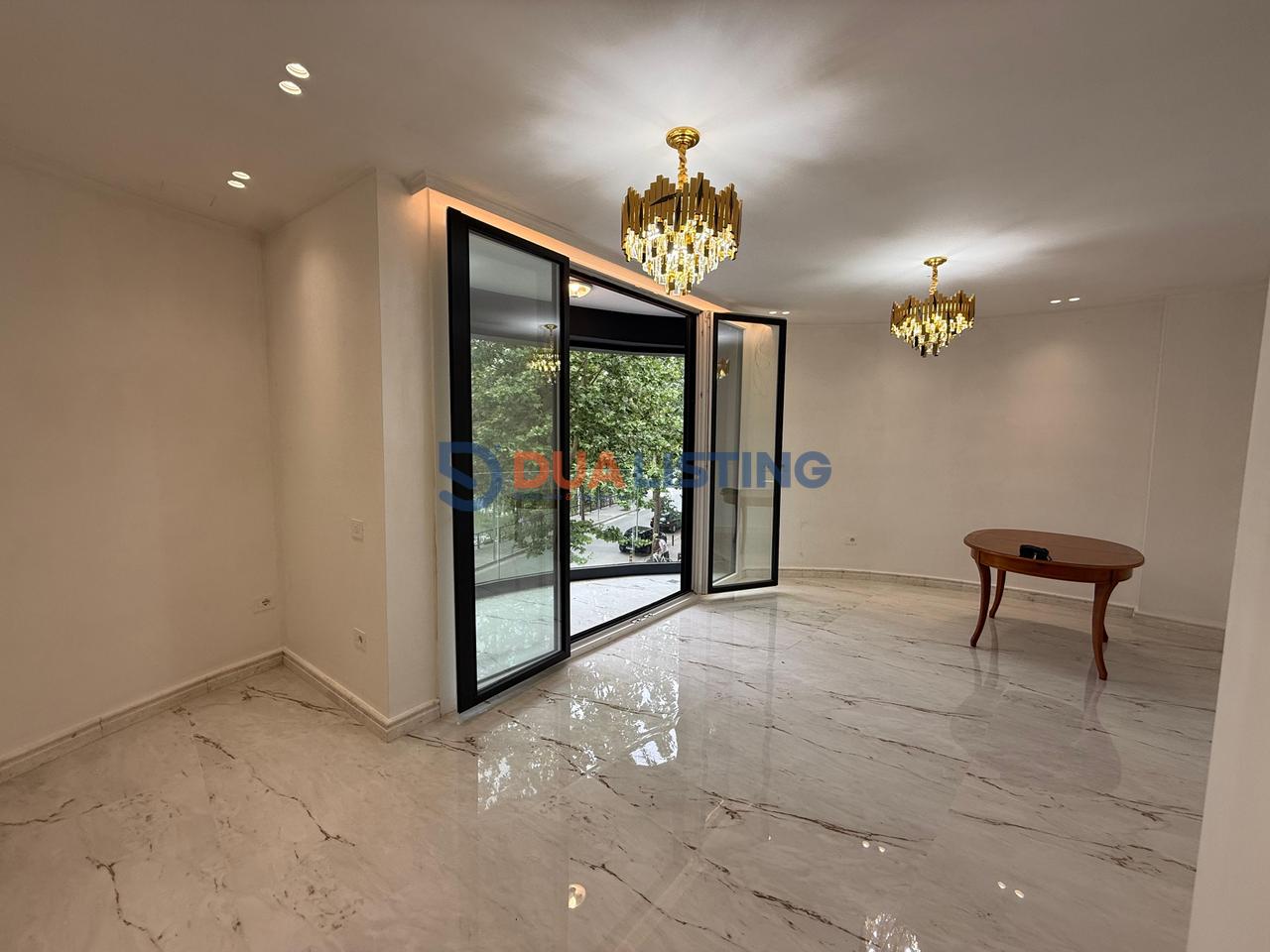 🏢 Ambient Luksoz për Zyra me Qera

📍 Liqeni i Thatë, pranë Radisson