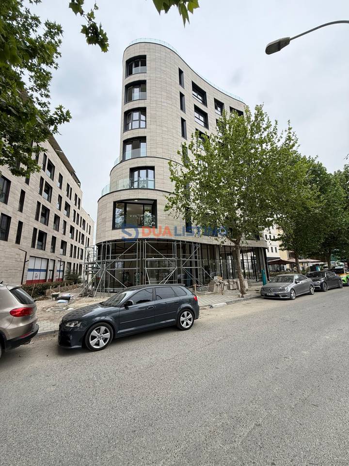 🏢 Ambient Luksoz për Zyra me Qera

📍 Liqeni i Thatë, pranë Radisson