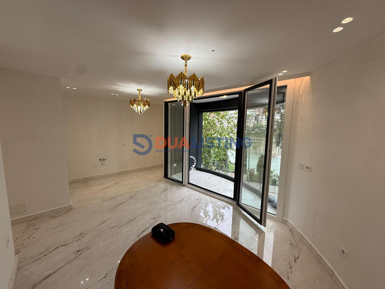 🏢 Ambient Luksoz për Zyra me Qera

📍 Liqeni i Thatë, pranë Radisson