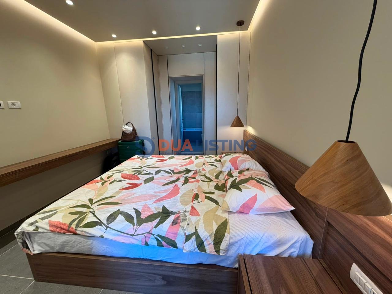 Appartamento 2+1 con 2 bagni + posto auto a Pazari i Ri!