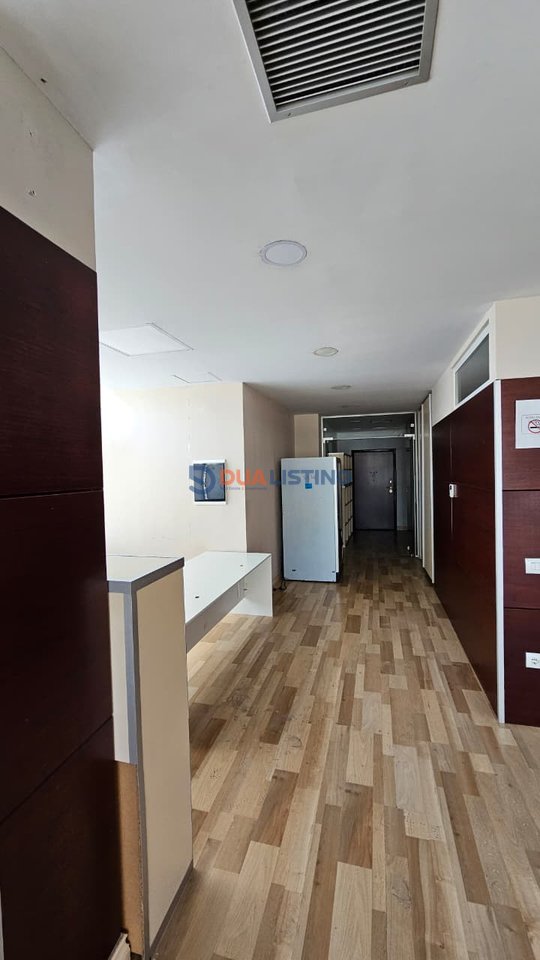 🏢 ZYRË ME QIRA – TEK LIQENI, PRANË KOPSHTIT ZOOLOGJIK!