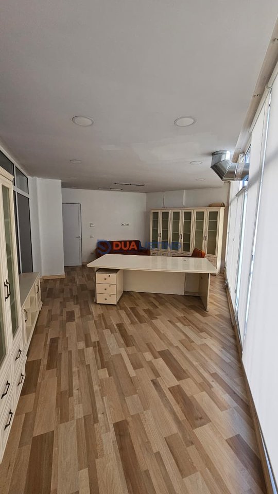 🏢 ZYRË ME QIRA – TEK LIQENI, PRANË KOPSHTIT ZOOLOGJIK!