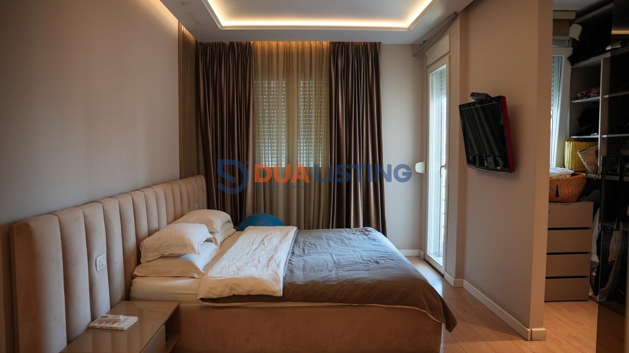 Shesim apartament 3+1+2 prane rruges se Elbasanit prane shkolles Mihal Grameno!
