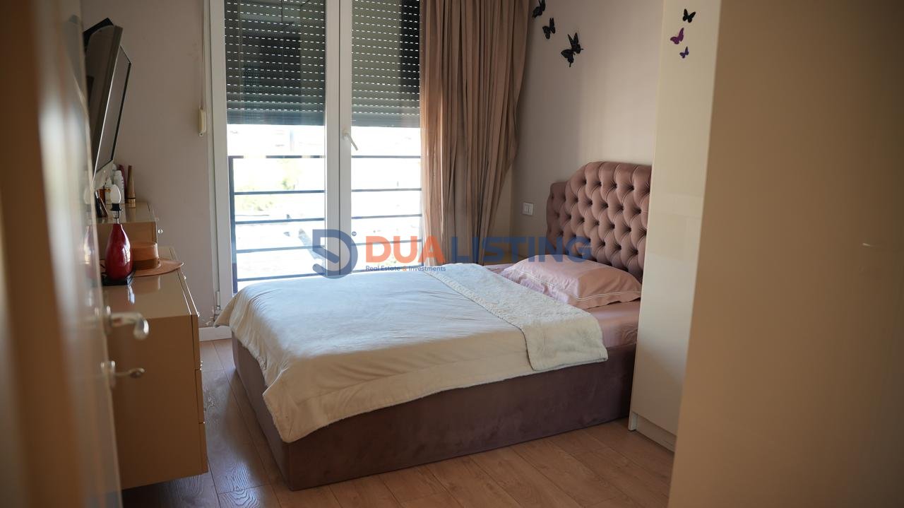 Shesim apartament 3+1+2 prane rruges se Elbasanit prane shkolles Mihal Grameno!
