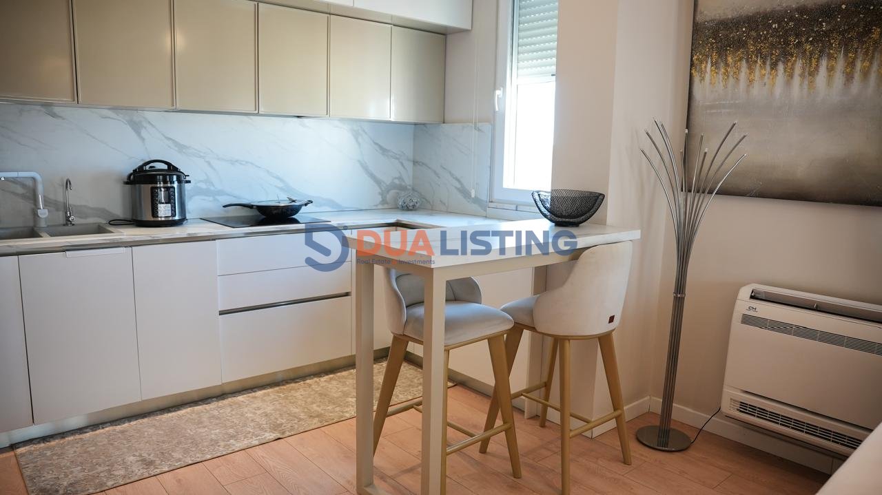 Shesim apartament 3+1+2 prane rruges se Elbasanit prane shkolles Mihal Grameno!
