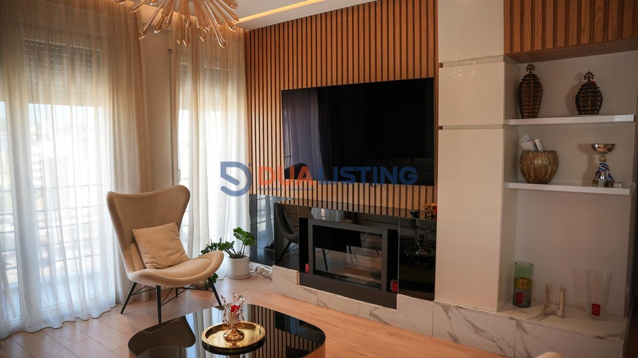 Shesim apartament 3+1+2 prane rruges se Elbasanit prane shkolles Mihal Grameno!
