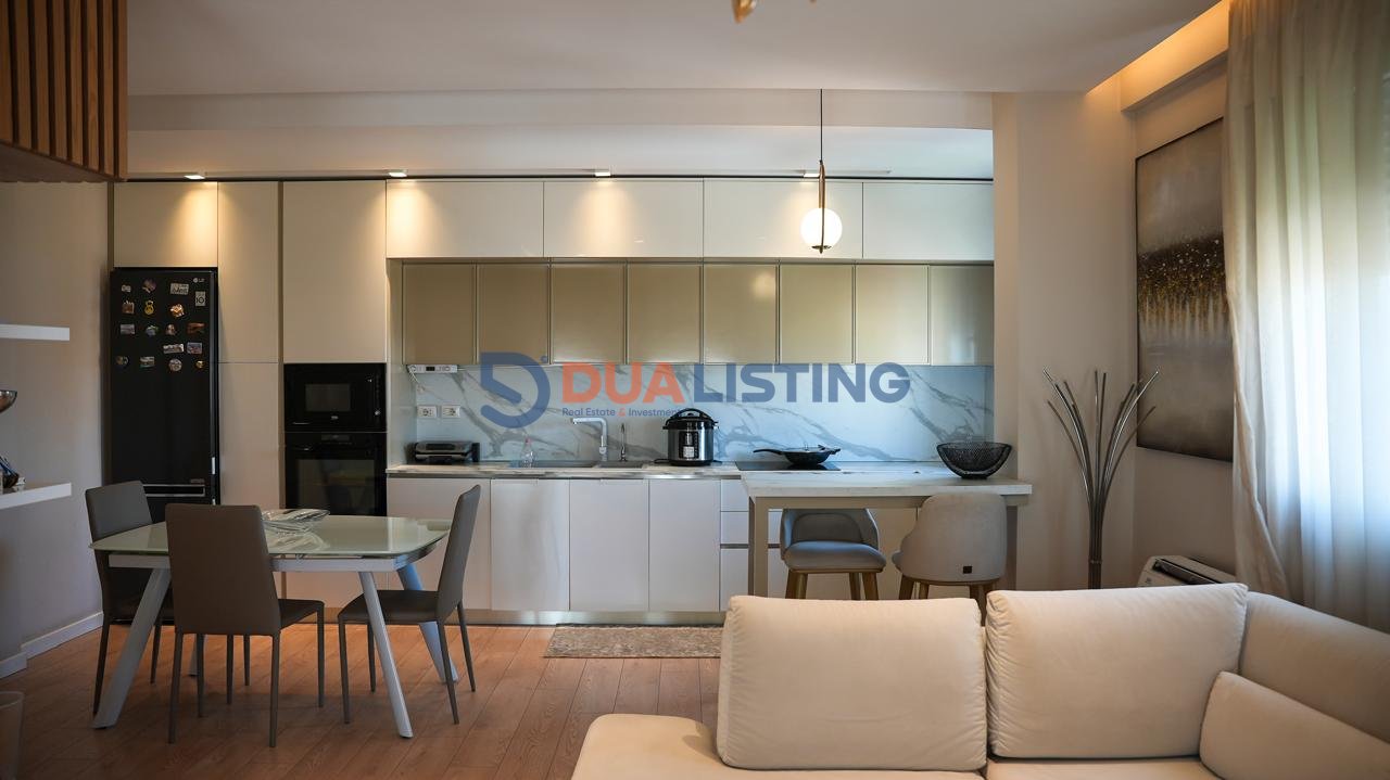 Shesim apartament 3+1+2 prane rruges se Elbasanit prane shkolles Mihal Grameno!
