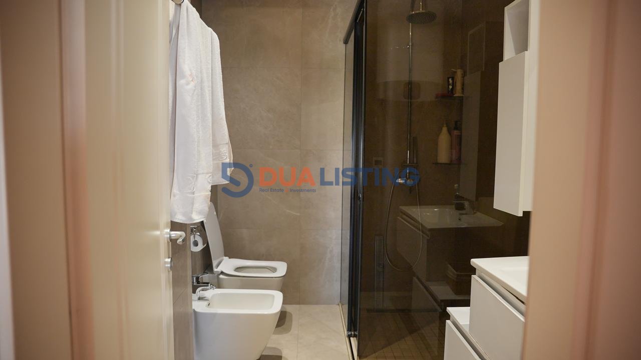 Shesim apartament 3+1+2 prane rruges se Elbasanit prane shkolles Mihal Grameno!

