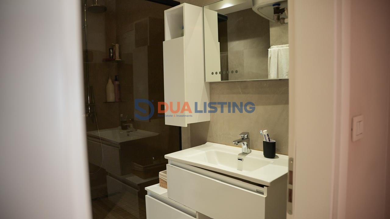 Shesim apartament 3+1+2 prane rruges se Elbasanit prane shkolles Mihal Grameno!
