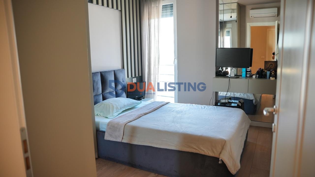 Shesim apartament 3+1+2 prane rruges se Elbasanit prane shkolles Mihal Grameno!
