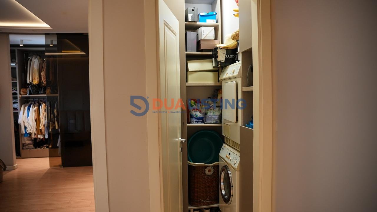Shesim apartament 3+1+2 prane rruges se Elbasanit prane shkolles Mihal Grameno!

