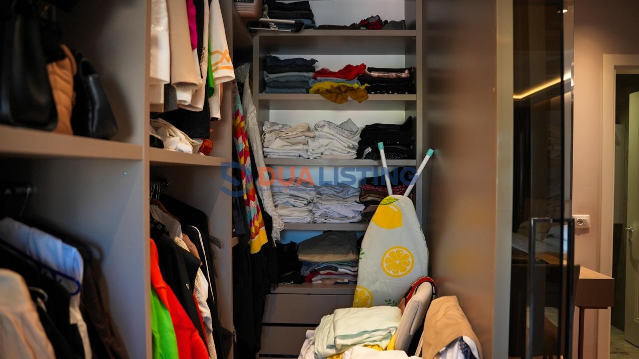 Shesim apartament 3+1+2 prane rruges se Elbasanit prane shkolles Mihal Grameno!
