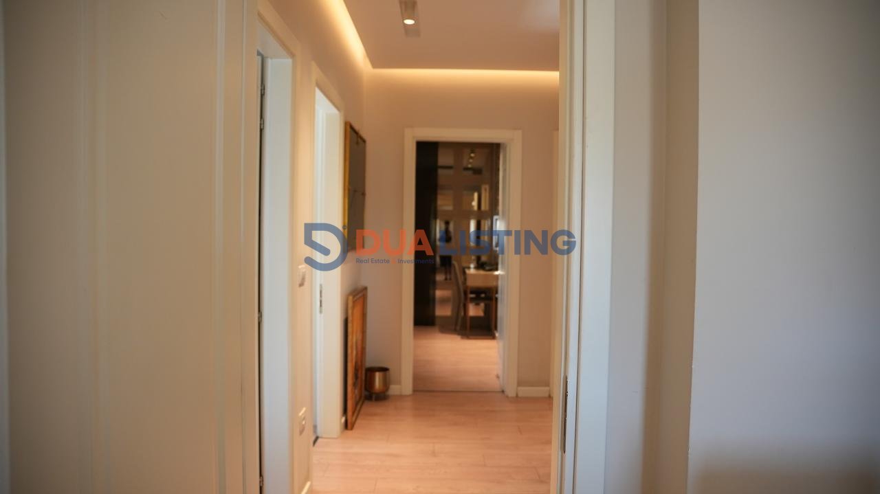 Shesim apartament 3+1+2 prane rruges se Elbasanit prane shkolles Mihal Grameno!
