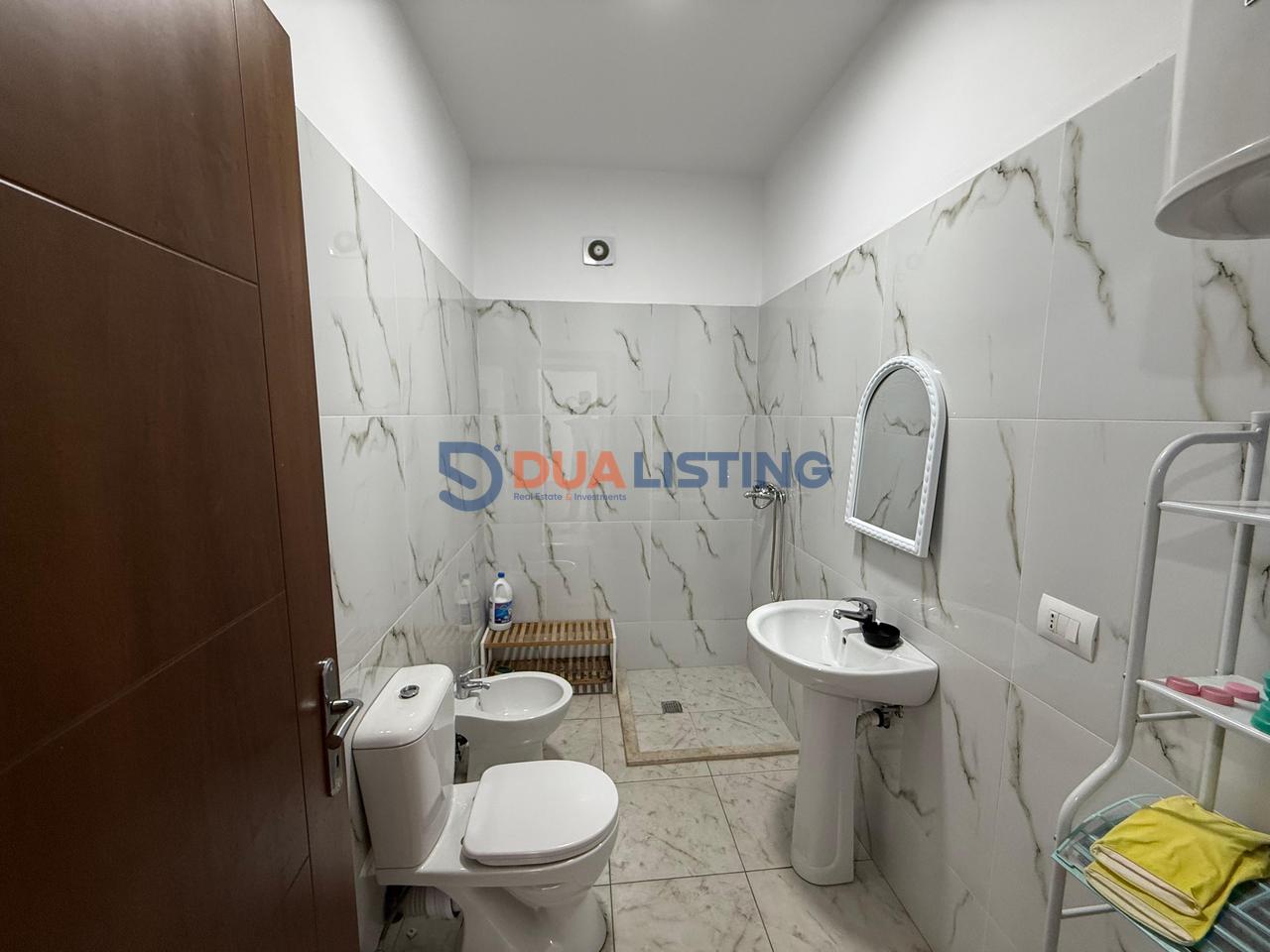 🏢 IN AFFITTO | LOCALE COMMERCIALE CON DUE POSTI AUTO – 21 DHJETORI