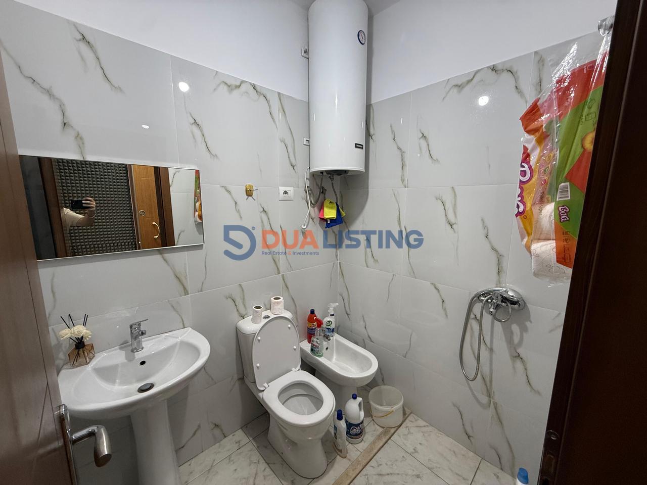 🏢 IN AFFITTO | LOCALE COMMERCIALE CON DUE POSTI AUTO – 21 DHJETORI