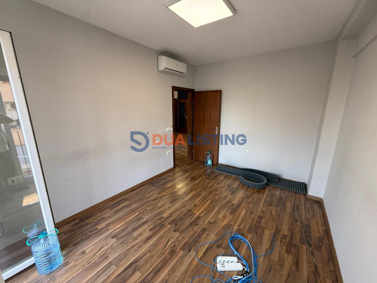 🏢 IN AFFITTO | LOCALE COMMERCIALE CON DUE POSTI AUTO – 21 DHJETORI