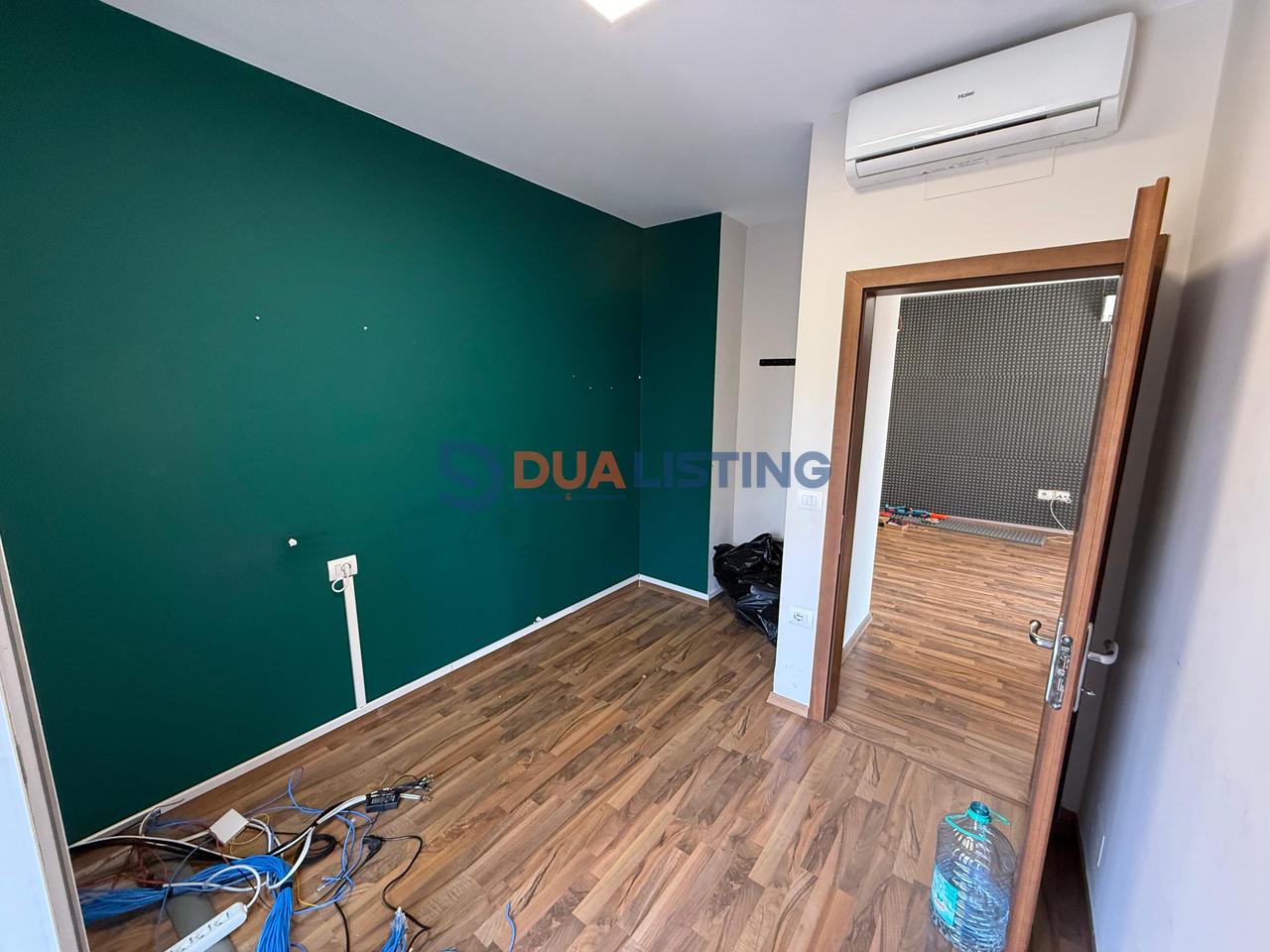 🏢 IN AFFITTO | LOCALE COMMERCIALE CON DUE POSTI AUTO – 21 DHJETORI