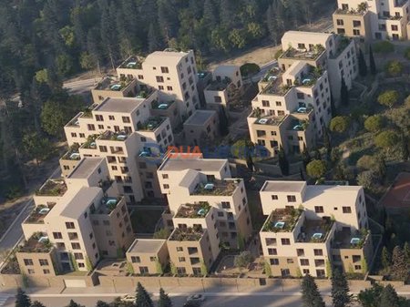 SHITET APARTAMENRT 1+1 TEK DRIMADHES VILLAGE SQUARE ME P[AMJE NGA DETI !!