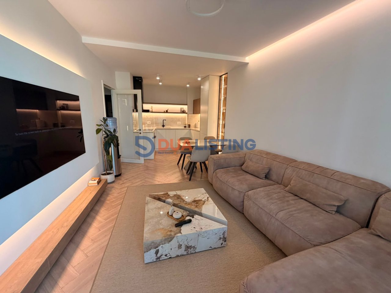 Shitet Apartament 3+1 – Rezidenca Lake View, Rruga e Kosovareve!