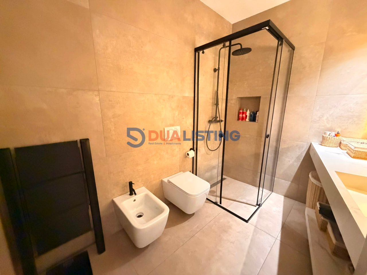 Shitet Apartament 3+1 – Rezidenca Lake View, Rruga e Kosovareve!