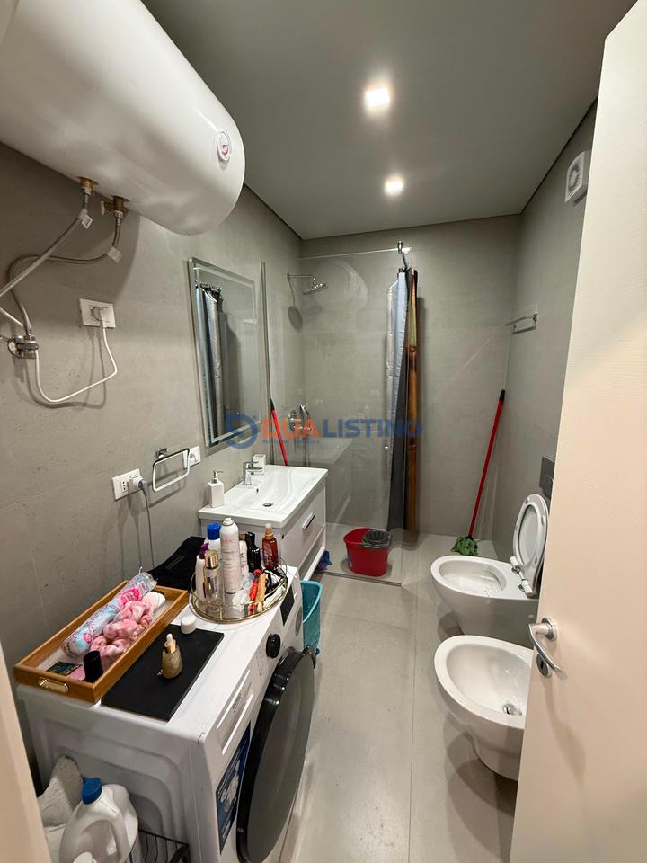 🏡 SHITET APARTAMENT 2+1+2 + GARAZHD
📍 Ali Demi | Pranë Kompleksit Mangalem 21 (Pallati 2T)