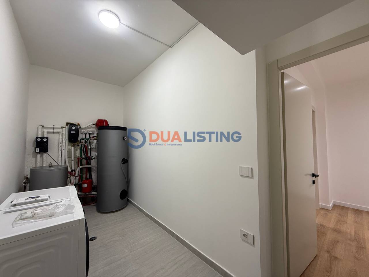 VILË MODERNE ME QIRA TEK GREEN VALLEY RESIDENCE – LIQENI I THATË!