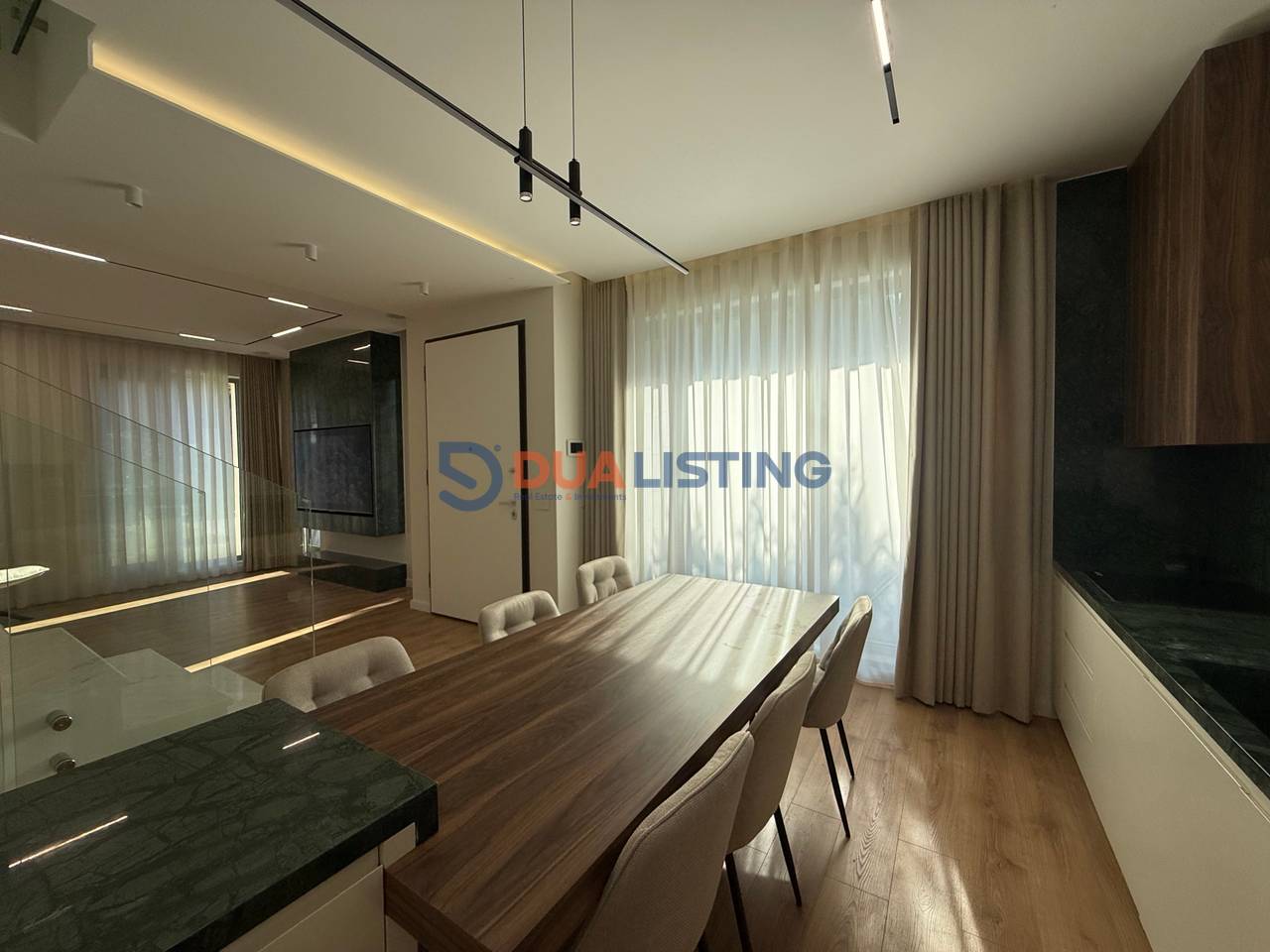 VILË MODERNE ME QIRA TEK GREEN VALLEY RESIDENCE – LIQENI I THATË!