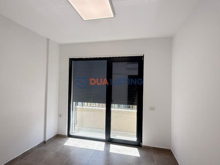 🏢 LOCALE COMMERCIALE IN AFFITTO – DI FRONTE AL RADISSON