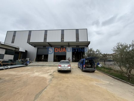 Affittasi – Primo piano del capannone
📍 Kashar, Tirana