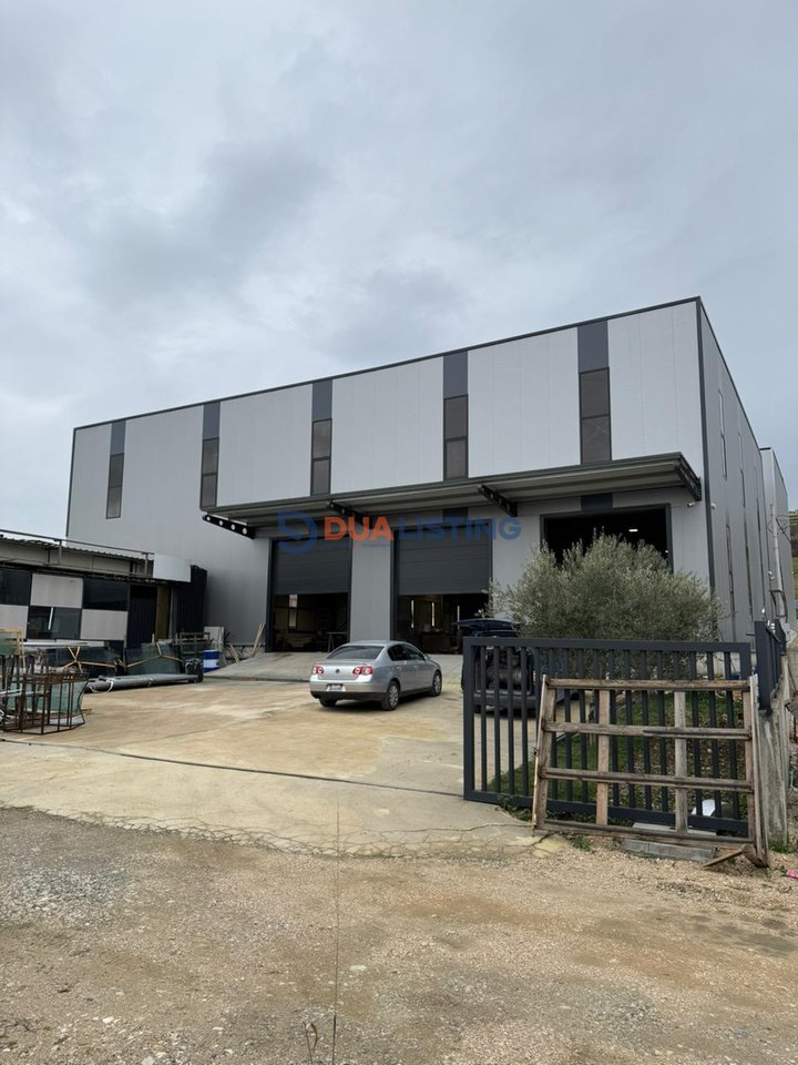 Affittasi – Primo piano del capannone
📍 Kashar, Tirana