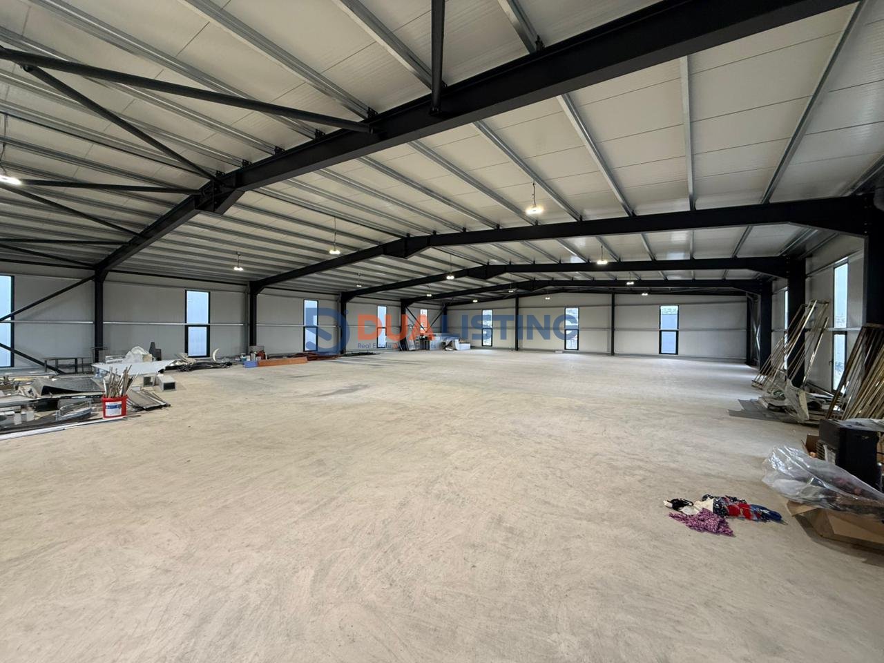 Affittasi – Primo piano del capannone
📍 Kashar, Tirana