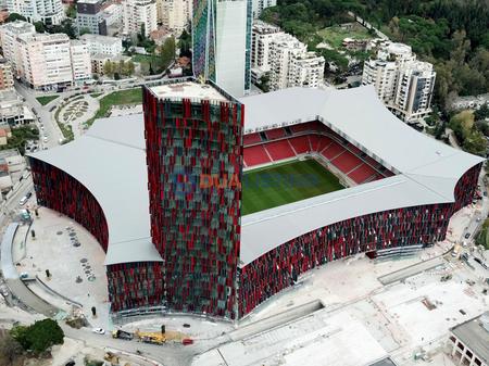 JEPEN PER QIRA 850 M2 OPEN SPACE TEK STADIUMI AIR ALBANIA!