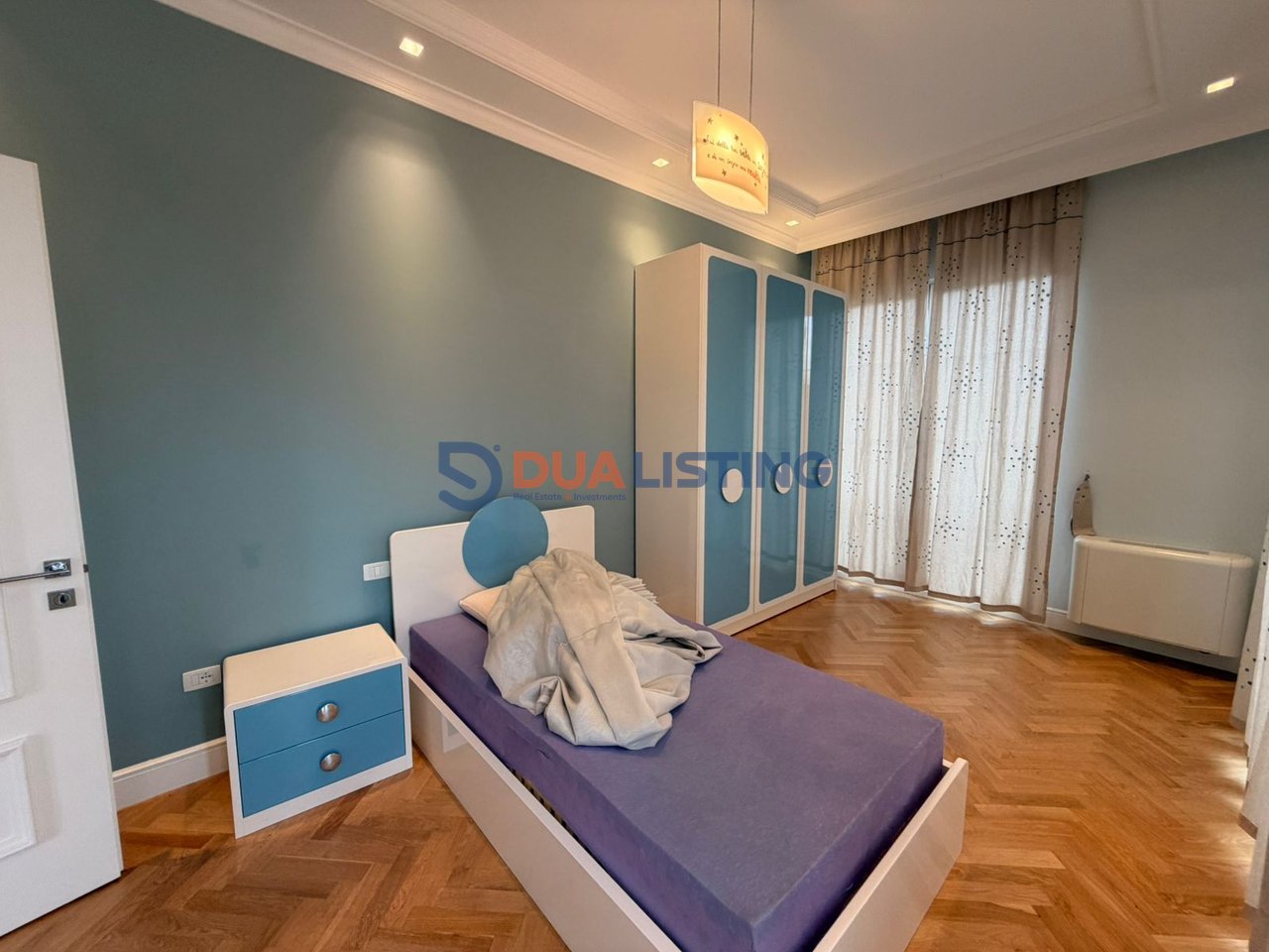 VILË ME PISHINË PËR QIRA NË LIQENIN E THATË!