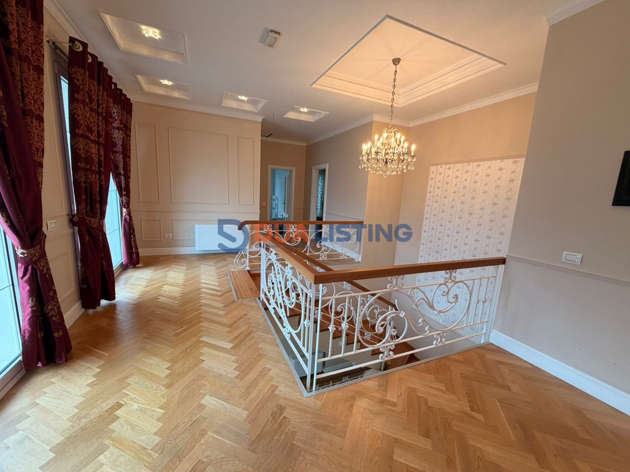 VILË ME PISHINË PËR QIRA NË LIQENIN E THATË!