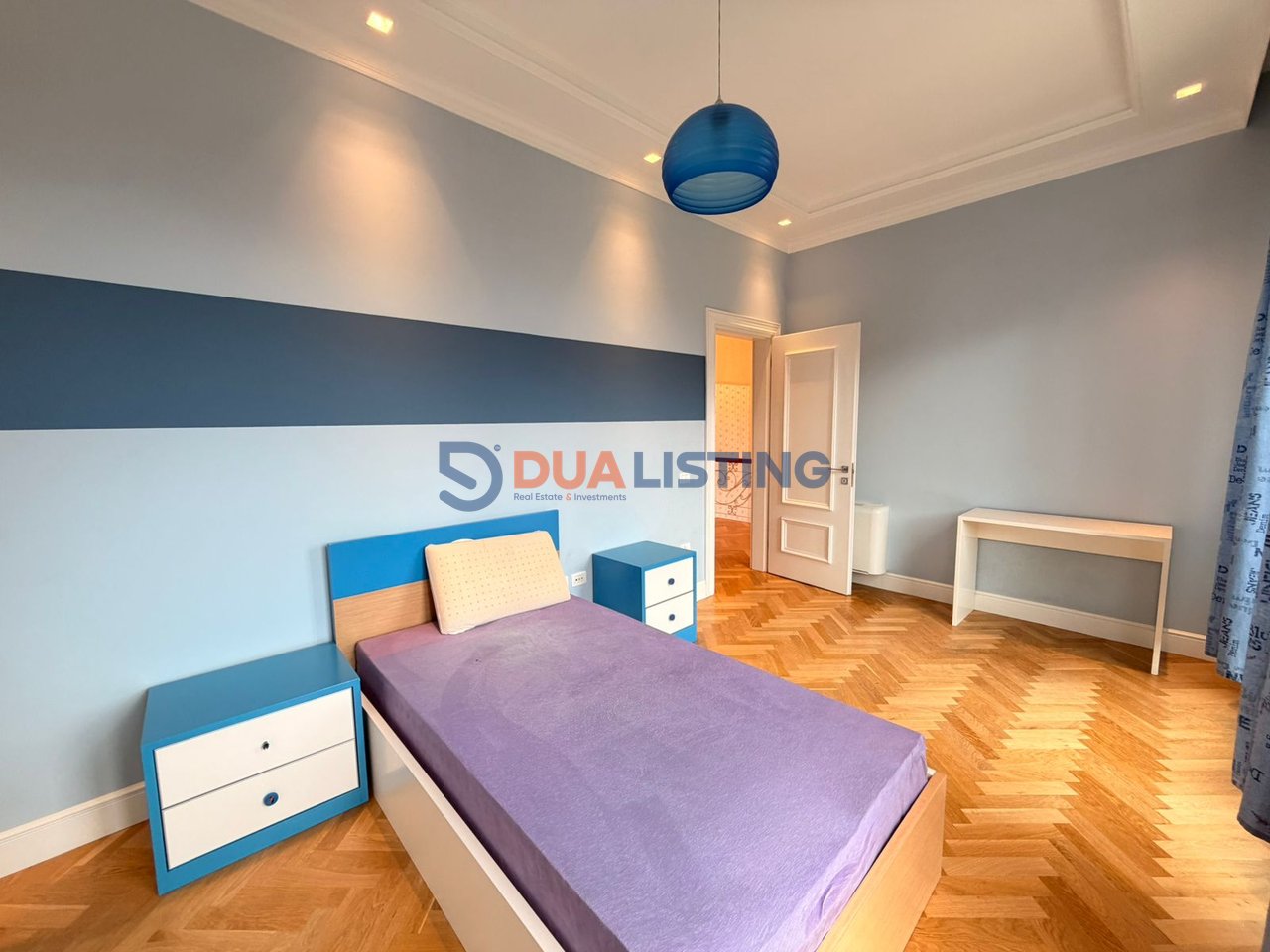 VILË ME PISHINË PËR QIRA NË LIQENIN E THATË!