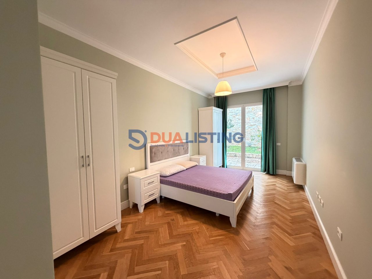 VILË ME PISHINË PËR QIRA NË LIQENIN E THATË!