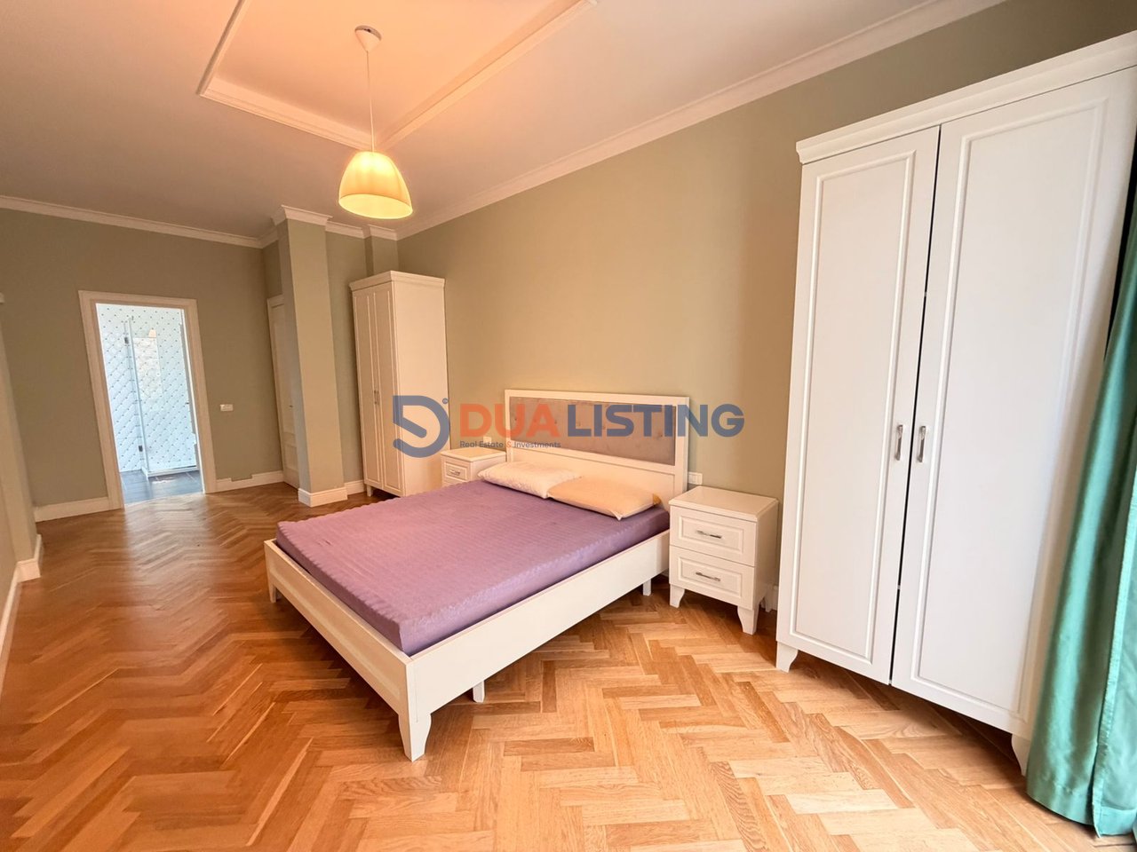 VILË ME PISHINË PËR QIRA NË LIQENIN E THATË!