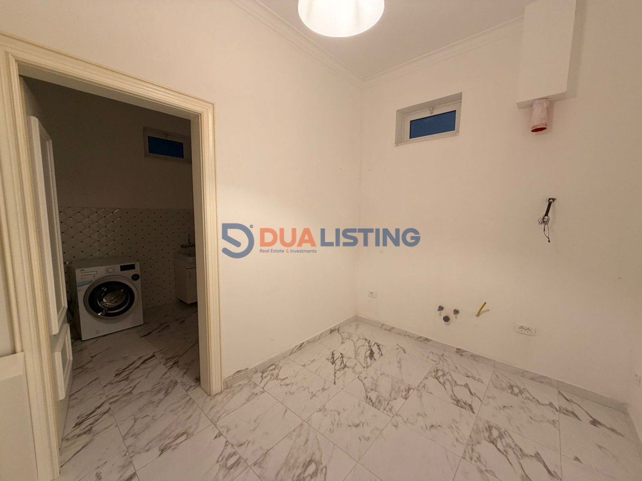 VILË ME PISHINË PËR QIRA NË LIQENIN E THATË!