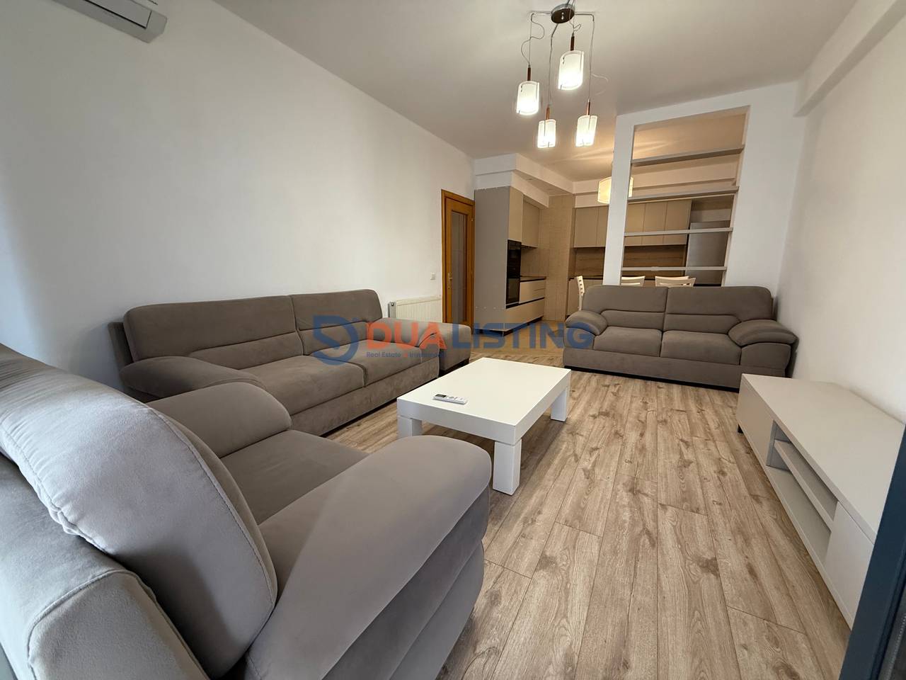 Japim Apartament 2+1+2 me qira te Komuna e Parisit!!