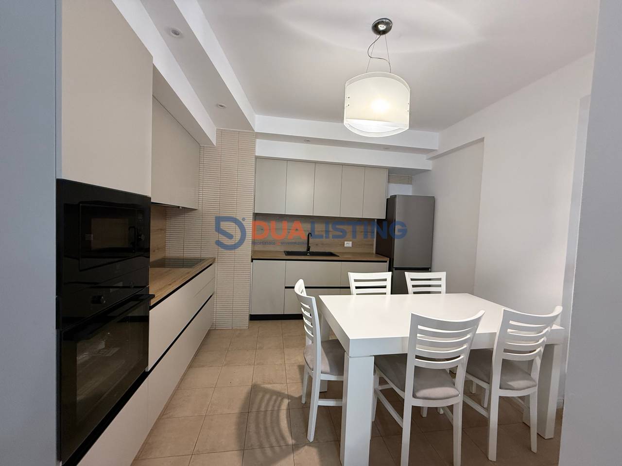 Japim Apartament 2+1+2 me qira te Komuna e Parisit!!