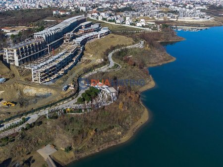 Shitet Duplex "Swan Lake Residence". Liqeni i Farkes