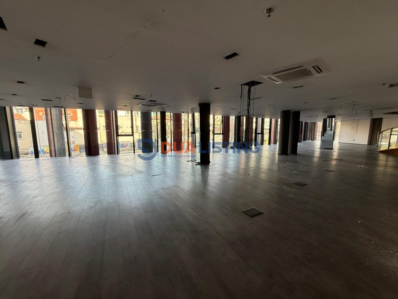 🏢 Ambient Zyrash me Qira – Air Albania