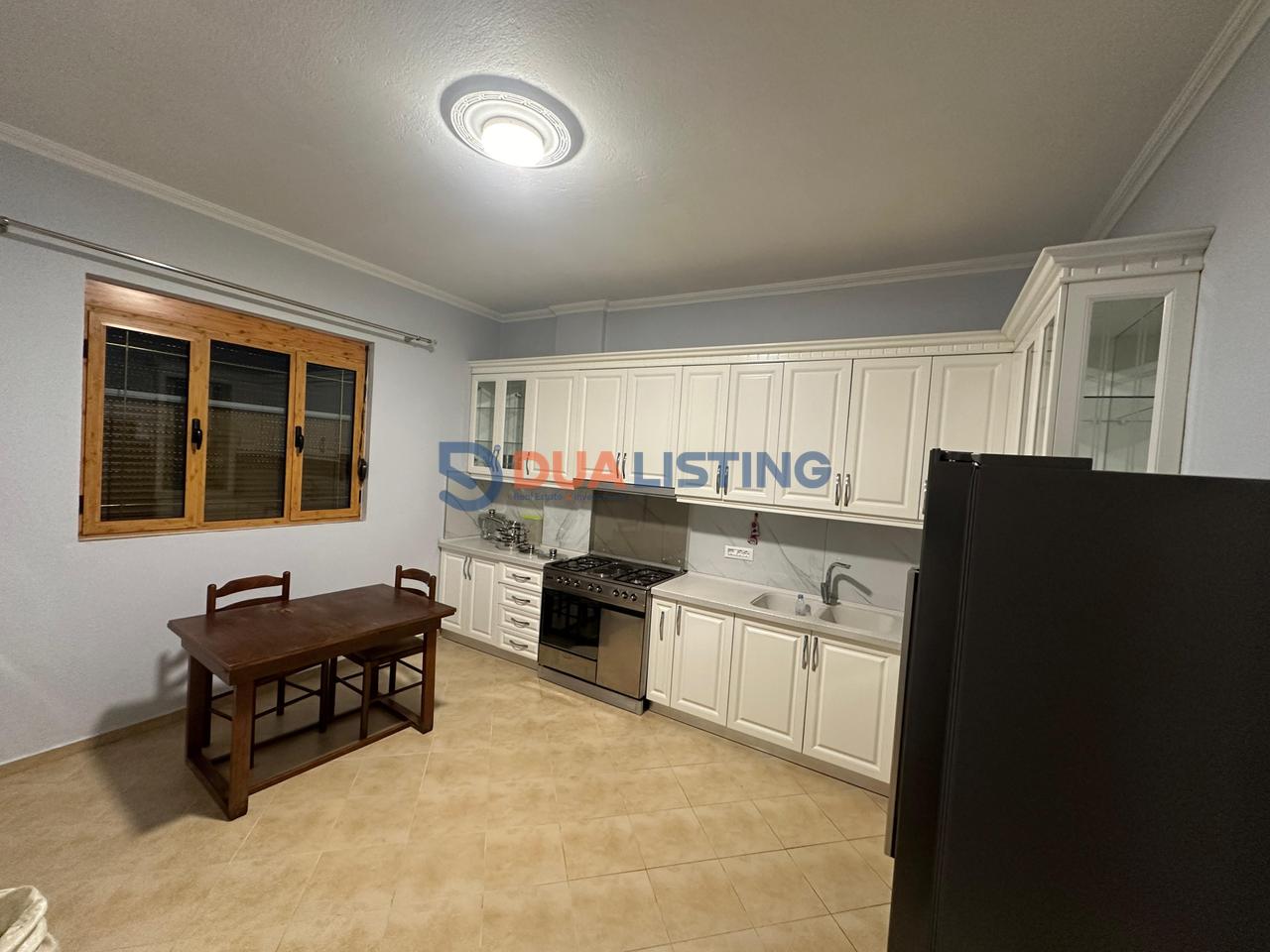 🏡 Jepet me Qira Vilë 3-Katëshe

📍 Mjull Bathore (pranë Akacia)