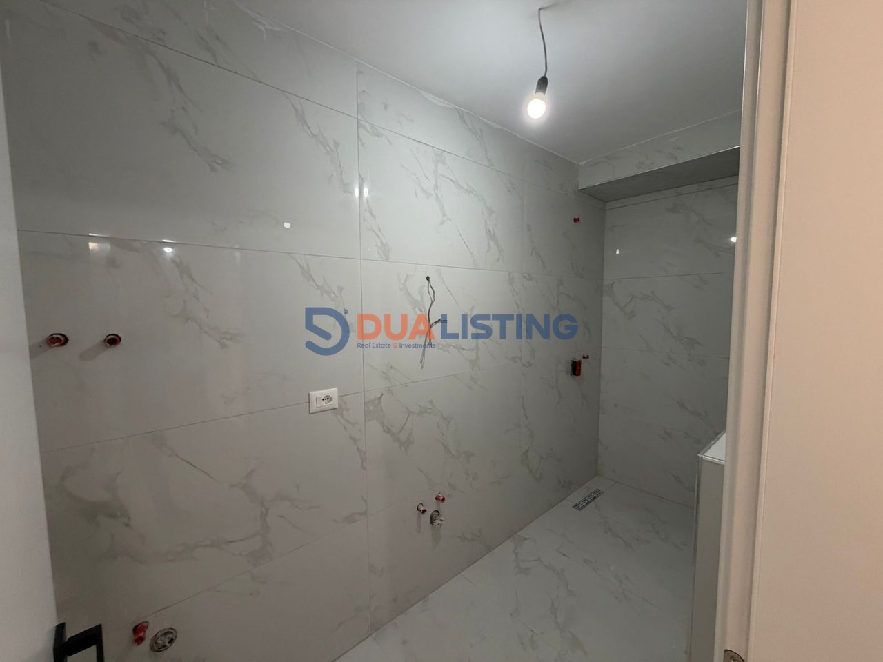 Shesim apartament 1+1+ Ballkon ne Rrugen e Kosovareve!