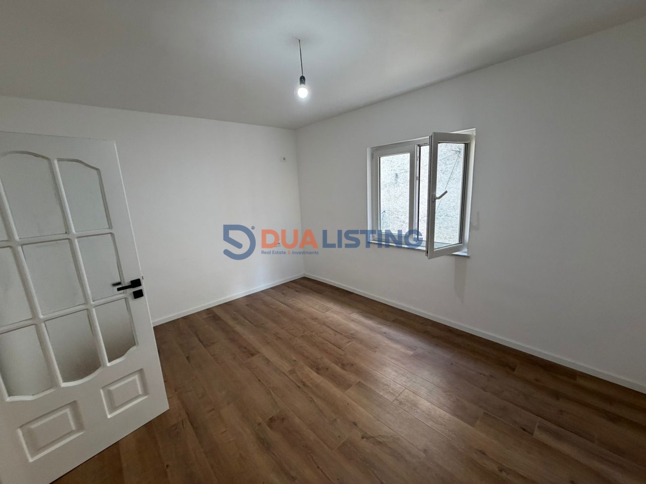 Shesim apartament 1+1+ Ballkon ne Rrugen e Kosovareve!