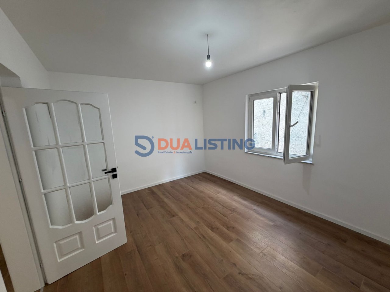 Shesim apartament 1+1+ Ballkon ne Rrugen e Kosovareve!