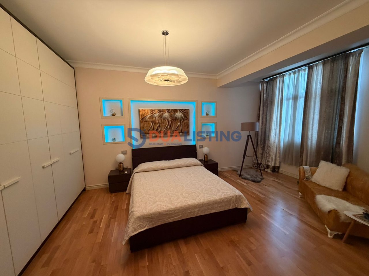 Apartament 2+1 per qira tek Komuna e Parisit!