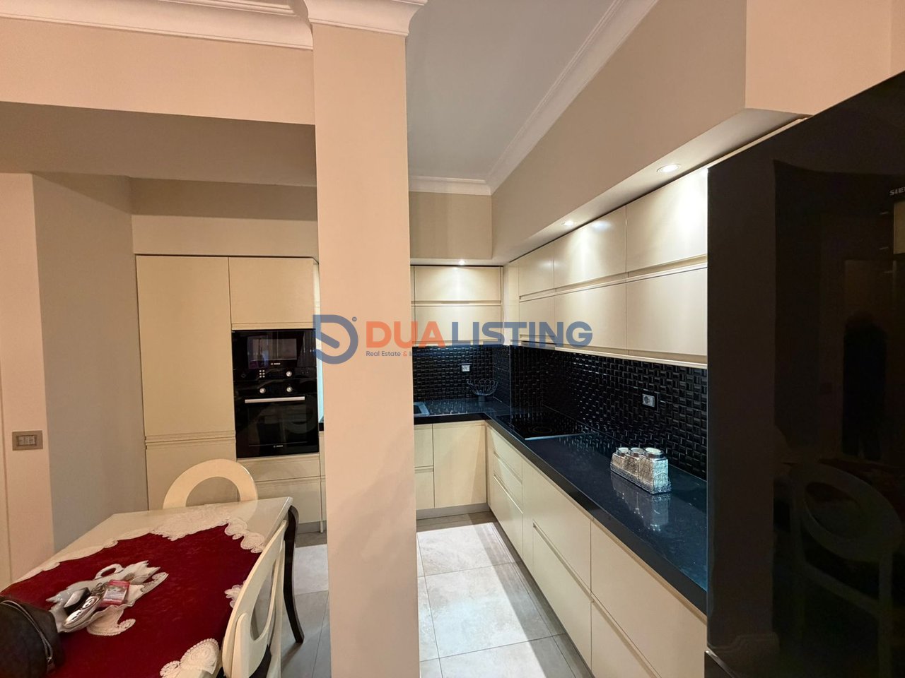 Apartament 2+1 per qira tek Komuna e Parisit!