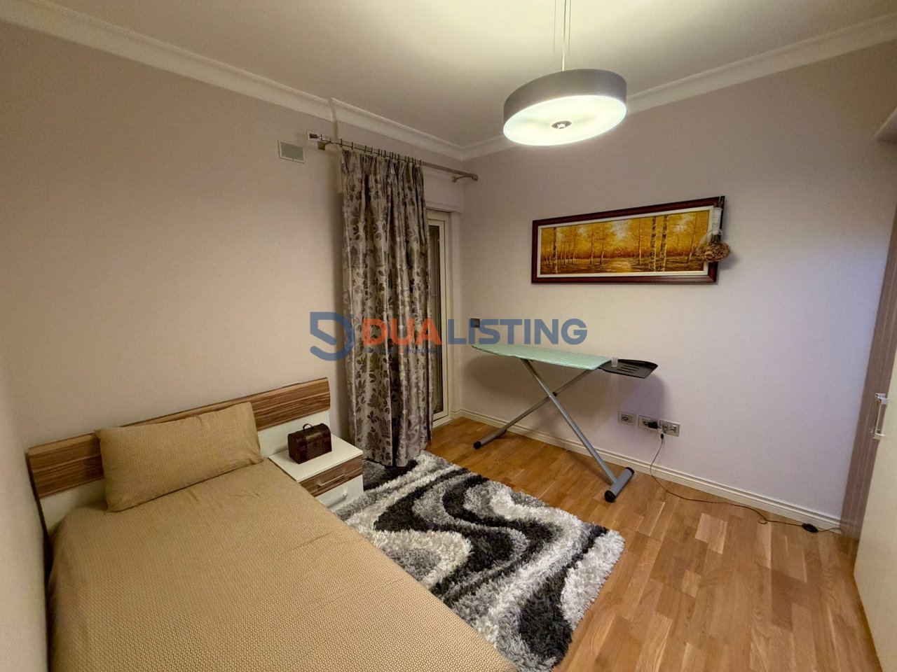 Apartament 2+1 per qira tek Komuna e Parisit!